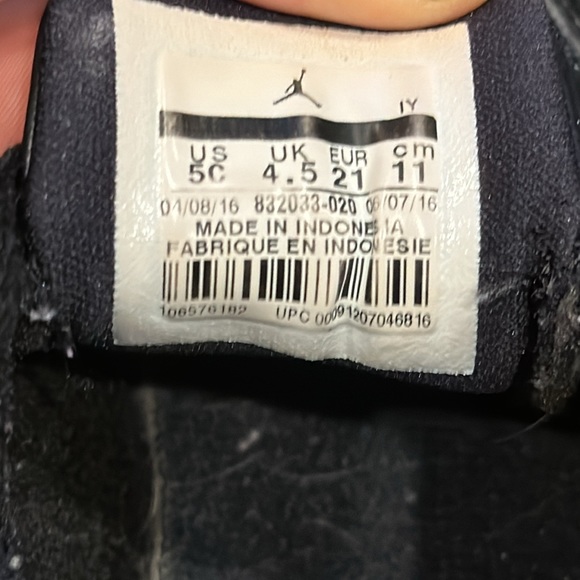 Kids Jordan shoes - Picture 6 of 6